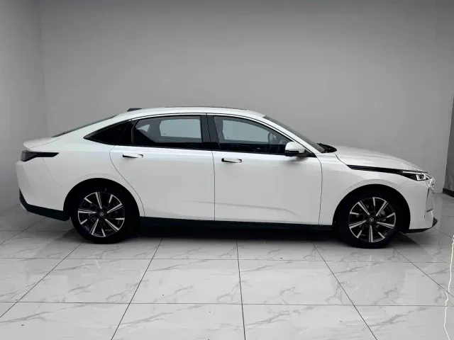 Changan Lamore — Фото автомобиля 15