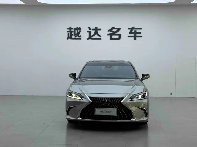 Lexus ES — Фото автомобиля 2