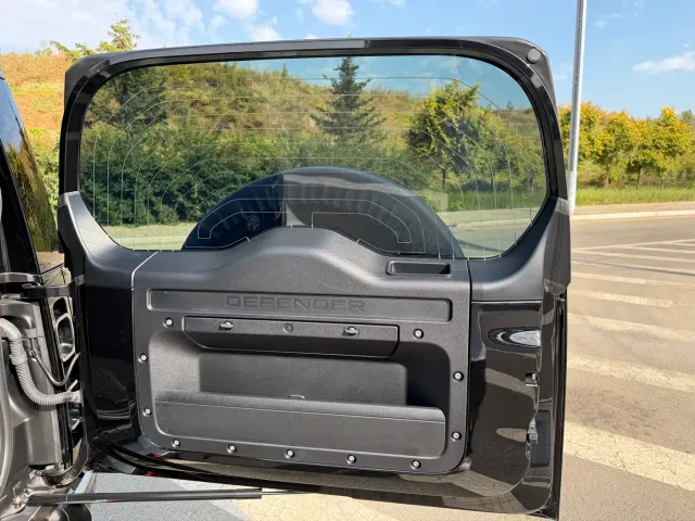 Land Rover Defender — Фото автомобиля 19