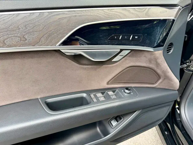 Audi A8 — Фото автомобиля 10