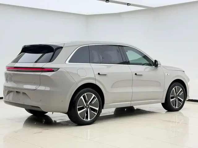 Li Auto L6 — Фото автомобиля 22