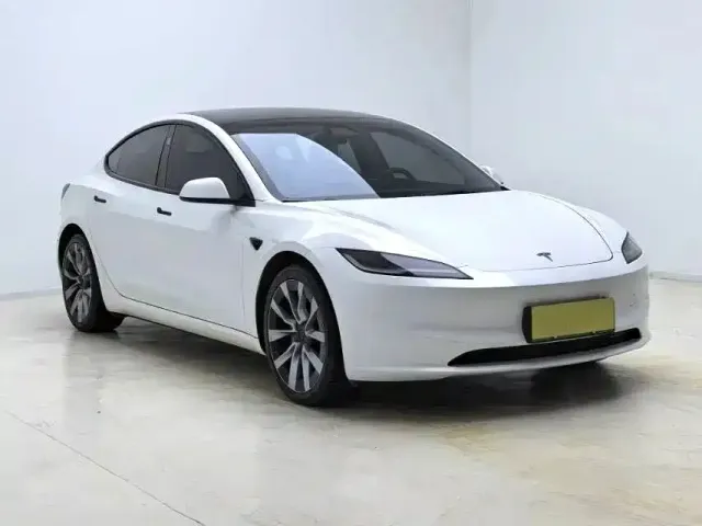 Tesla Model 3 — Фото автомобиля 3