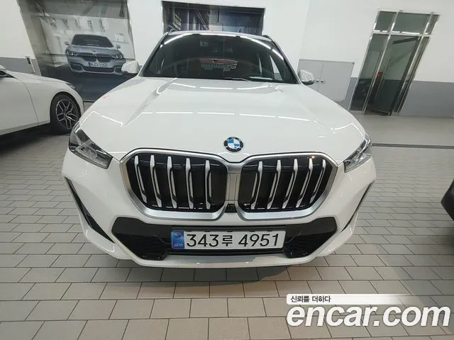 Фотография автомобиля — BMW X1 U11