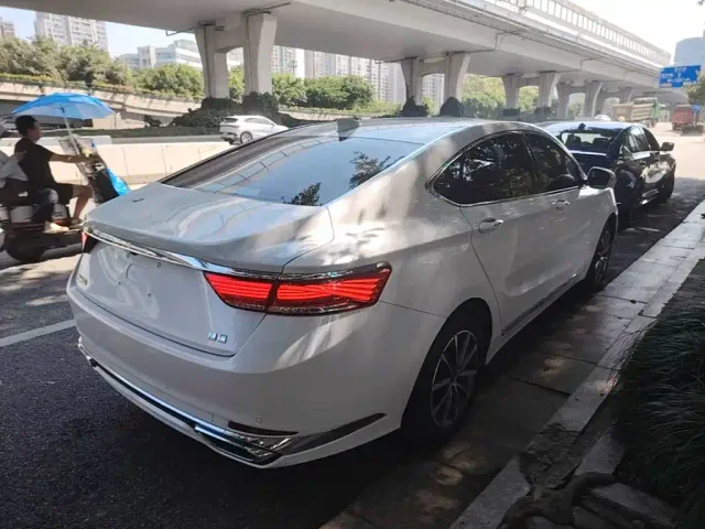 Geely Borui — Фото автомобиля 6