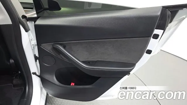 Tesla Model Y — Фото автомобиля 24