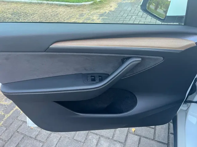 Tesla Model Y — Фото автомобиля 7