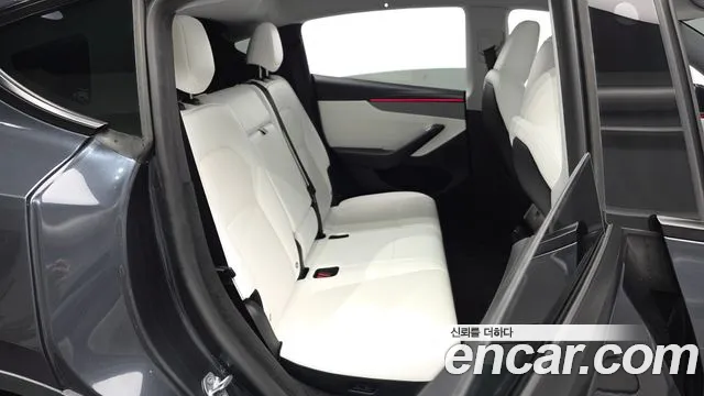 Tesla Model Y — Фото автомобиля 17