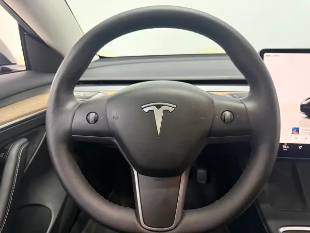 Tesla Model 3 — Фото автомобиля 13