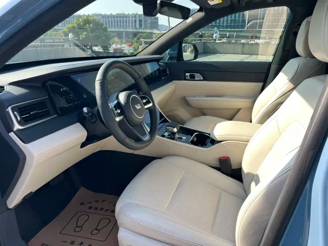 Li Auto ONE — Фото автомобиля 7