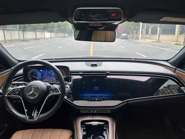 Mercedes-Benz E-Class — Фото автомобиля 28