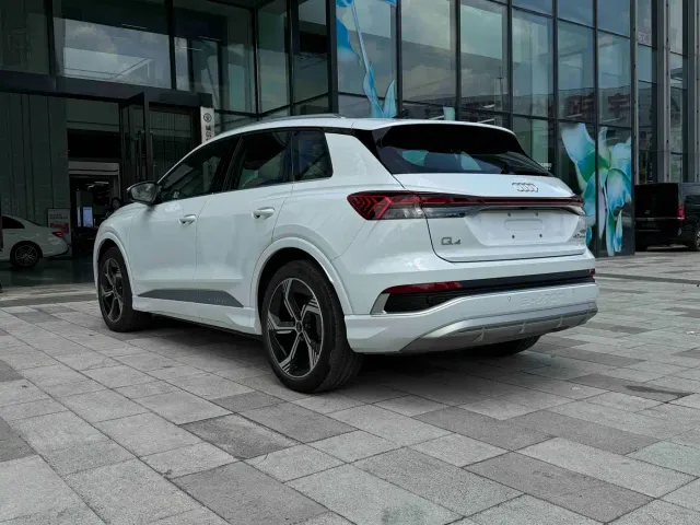 Audi Q4 e-tron — Фото автомобиля 6