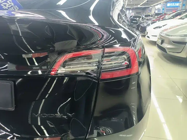 Tesla Model Y — Фото автомобиля 7