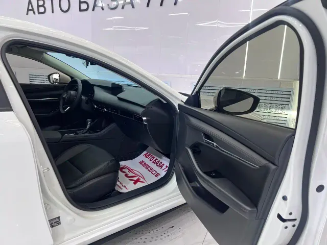 Mazda Axela — Фото автомобиля 18