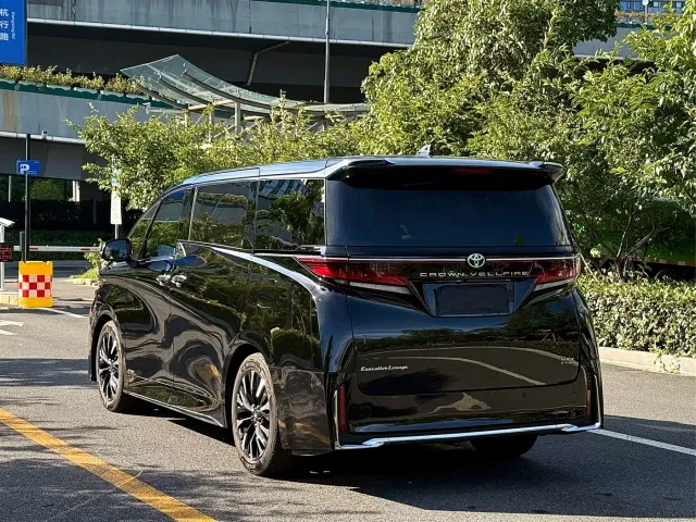 Toyota Vellfire — Фото автомобиля 6