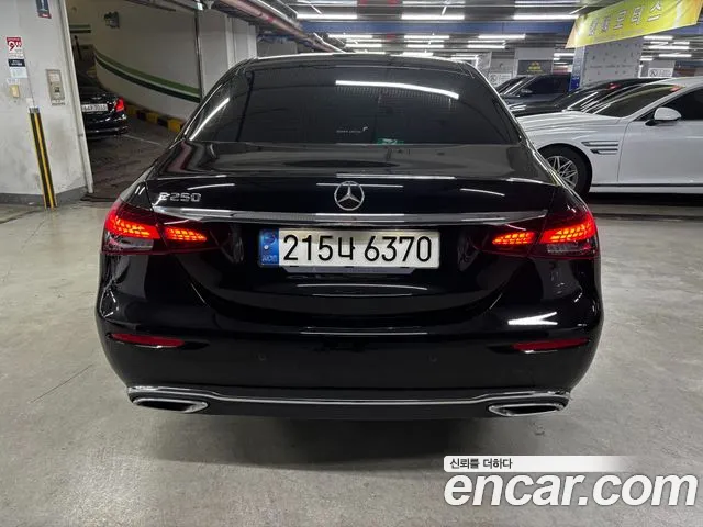 Mercedes-Benz E-Class — Фото автомобиля 4