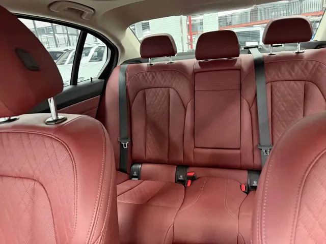 BMW 3 Series — Фото автомобиля 8