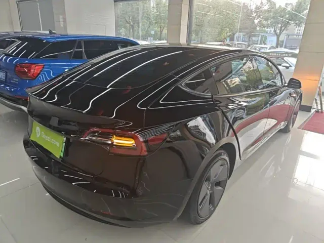 Tesla Model 3 — Фото автомобиля 6