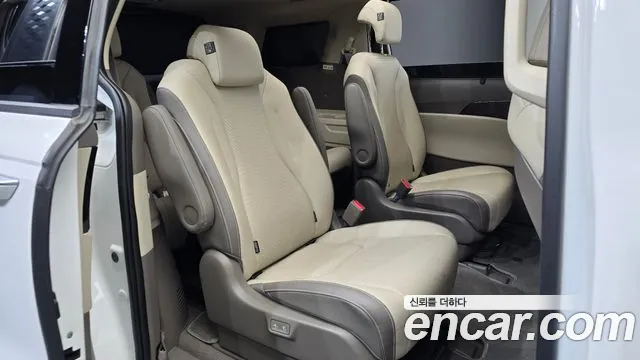 Kia Carnival Generation 4 — Фото автомобиля 11