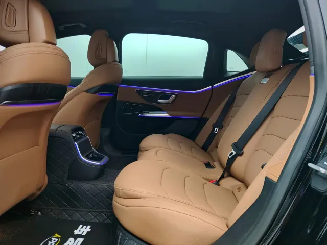 Mercedes-Benz E-Class — Фото автомобиля 12