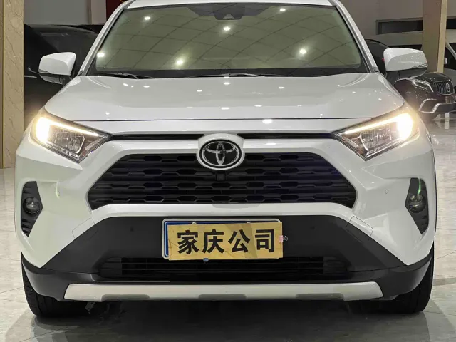 Toyota RAV4 — Фото автомобиля 2