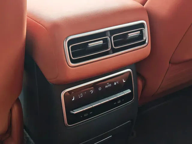 Li Auto L7 — Фото автомобиля 14