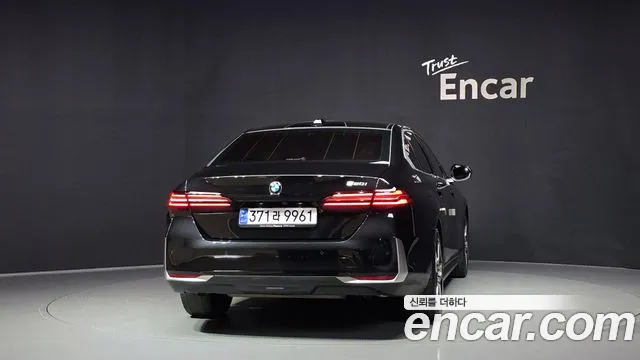 BMW 5-Series — Фото автомобиля 3