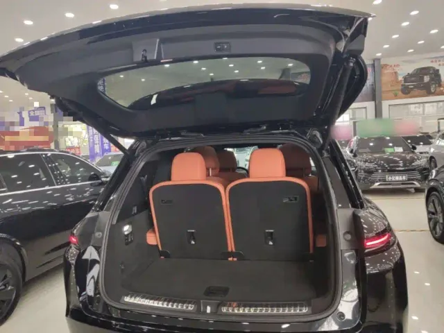 Li Auto L8 — Фото автомобиля 18