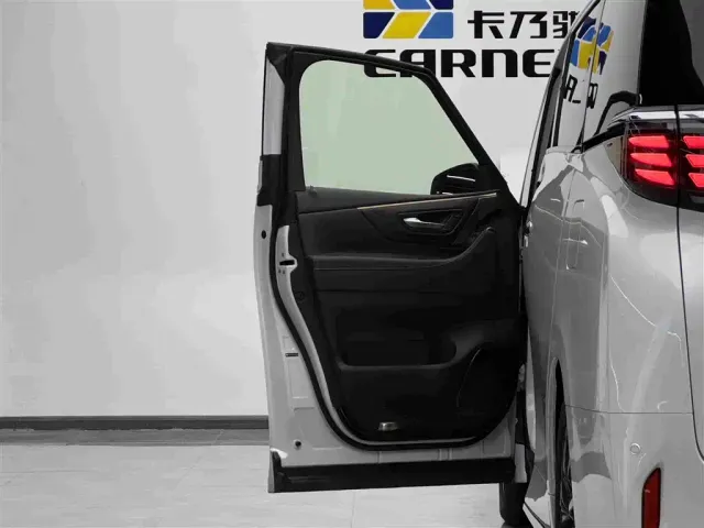 Toyota Alphard — Фото автомобиля 7