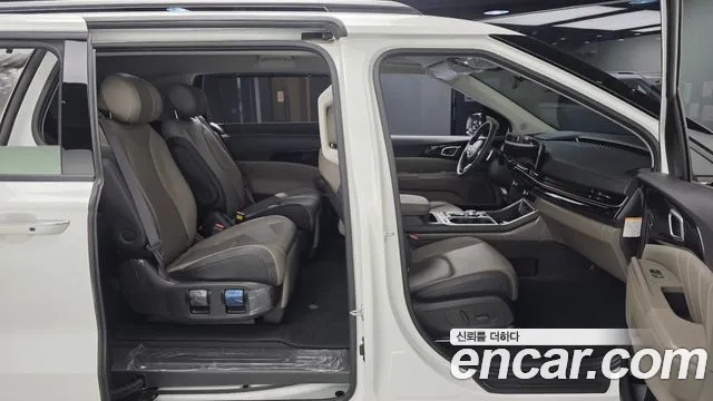 Kia Carnival Generation 4 — Фото автомобиля 16