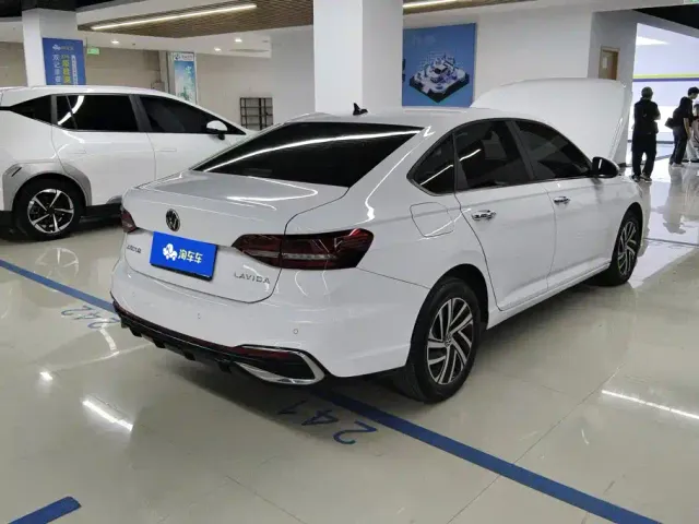 Volkswagen Lavida — Фото автомобиля 3