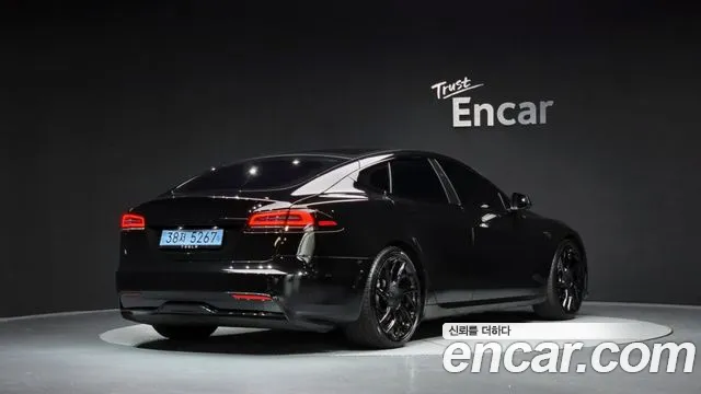 Tesla Model S — Фото автомобиля 2