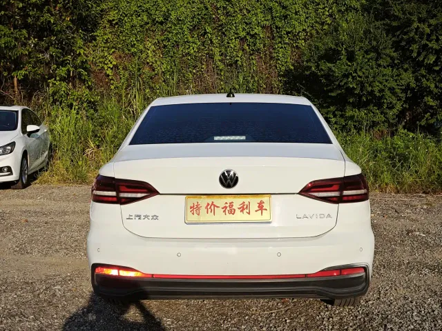 Volkswagen Lavida — Фото автомобиля 6