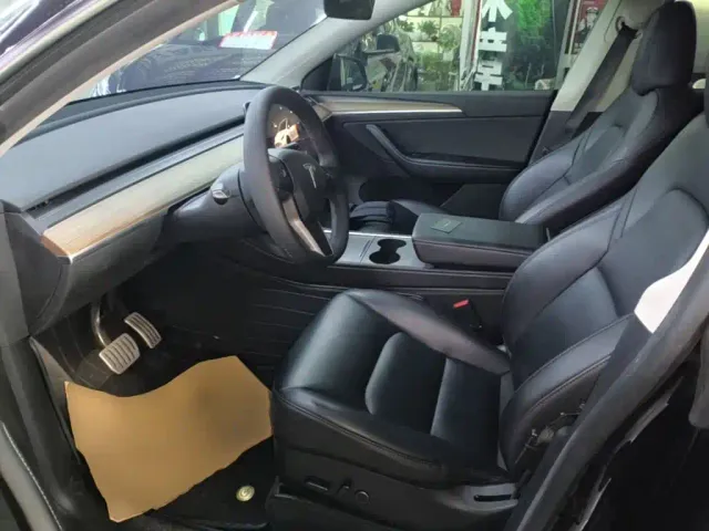 Tesla Model Y — Фото автомобиля 14