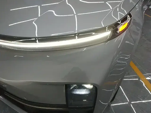 Li Auto L8 — Фото автомобиля 23