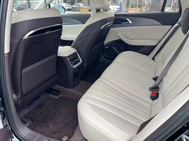 Hongqi H5 — Фото автомобиля 5