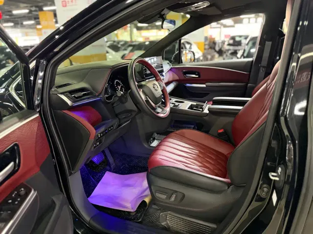 Toyota Sienna — Фото автомобиля 6