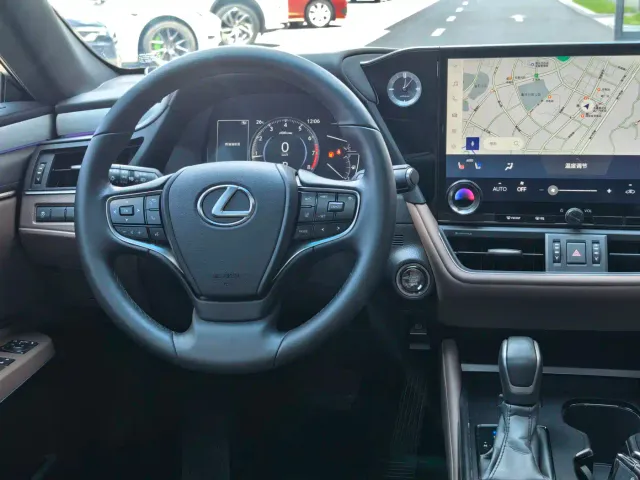 Lexus ES — Фото автомобиля 10