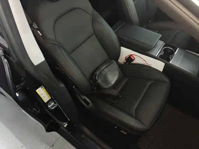 Tesla Model Y — Фото автомобиля 24