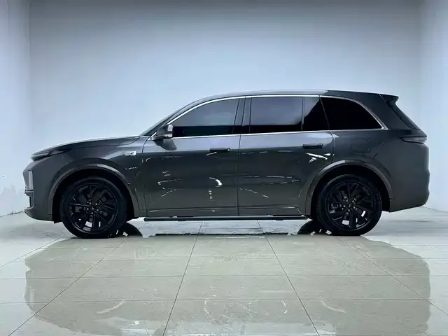 Li Auto L8 — Фото автомобиля 4