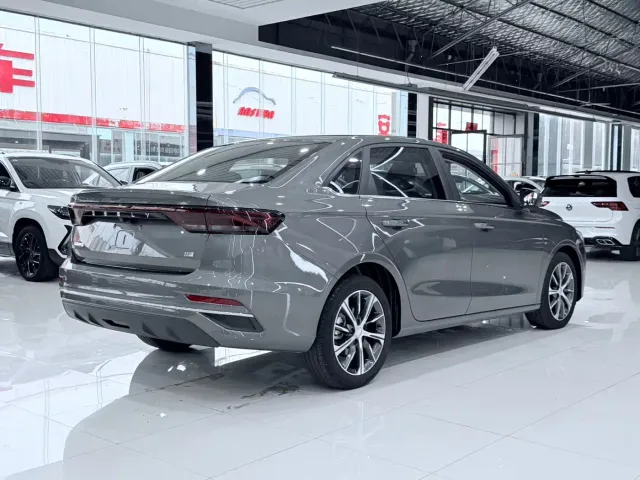 Geely Emgrand — Фото автомобиля 10