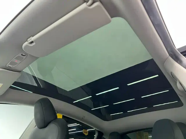 Tesla Model Y — Фото автомобиля 16