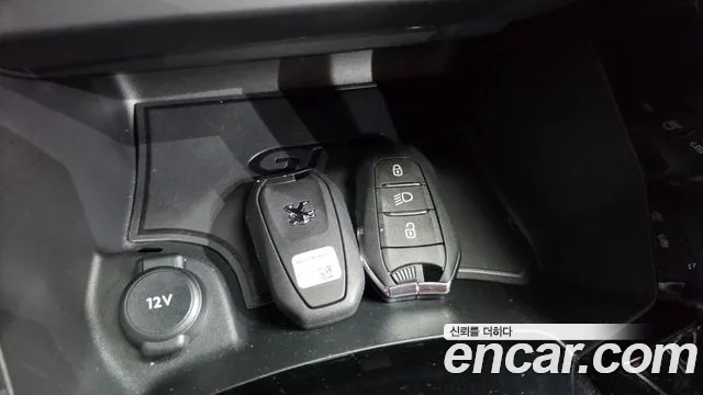 Peugeot 208 — Фото автомобиля 11