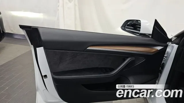 Tesla Model 3 — Фото автомобиля 20