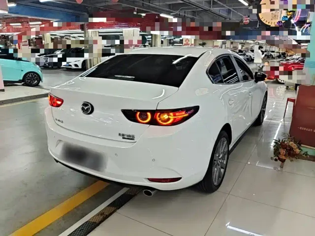Mazda Axela — Фото автомобиля 6