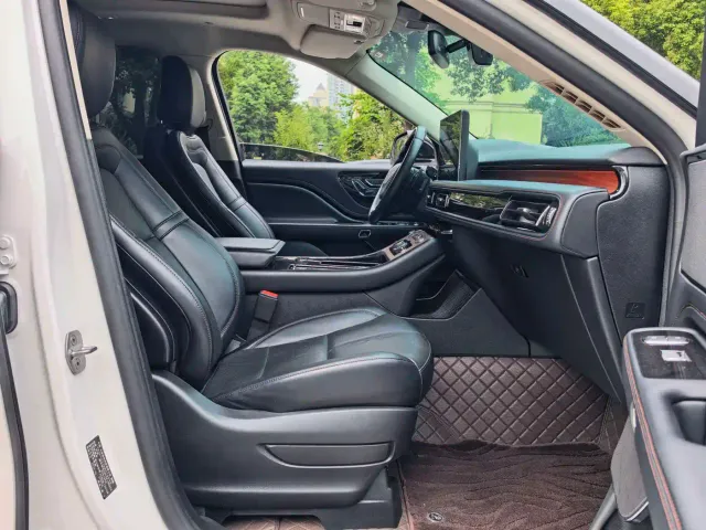 Lincoln Aviator — Фото автомобиля 10