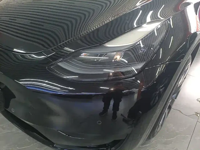 Tesla Model Y — Фото автомобиля 23