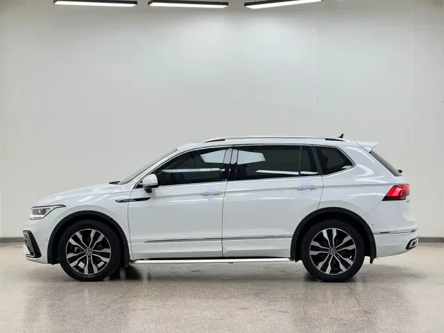 Volkswagen Tiguan L — Фото автомобиля 22