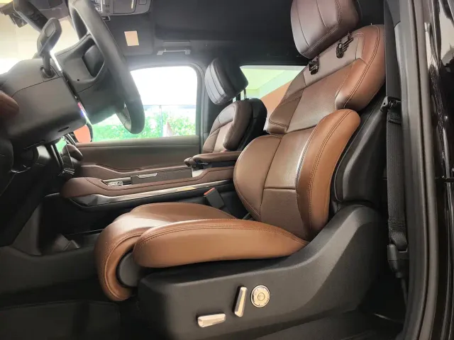 Lincoln Navigator — Фото автомобиля 7