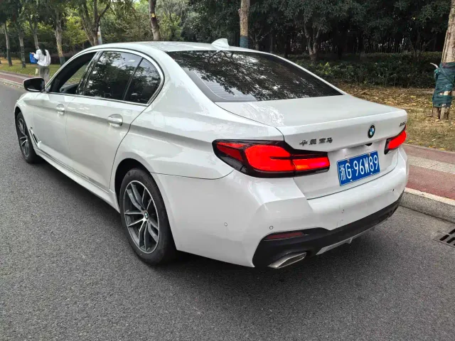 BMW 5 Series — Фото автомобиля 12