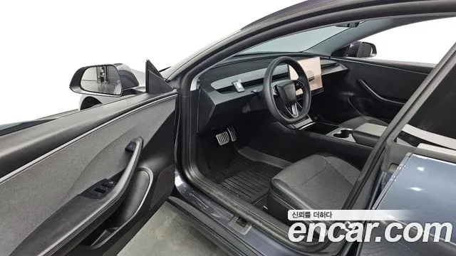 Tesla Model 3 — Фото автомобиля 17